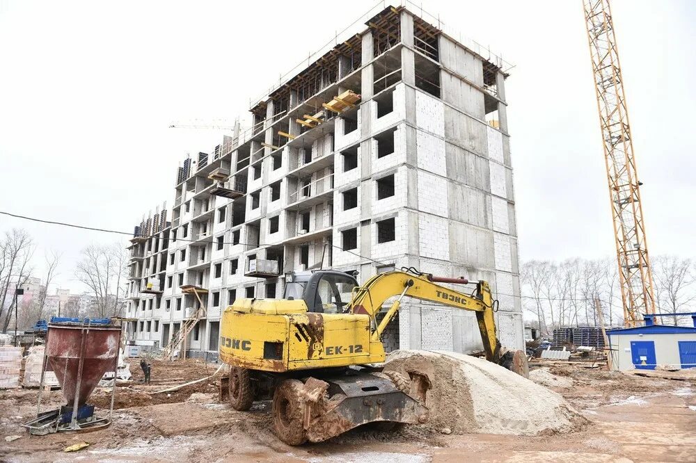 Стройплощадка. Строительный объект. Стройка панельных домов. Стройка площадка. Стройка кварталы.