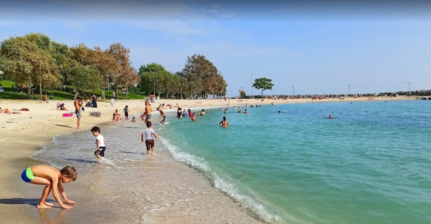 Турция где можно купаться. Bakirköy Beach Стамбул. Пляж Флория в Стамбуле. Пляжи в Стамбуле 2023. Стамбул черное море пляж.