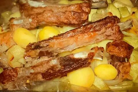 Картошка с ребрами в духовке в рукаве