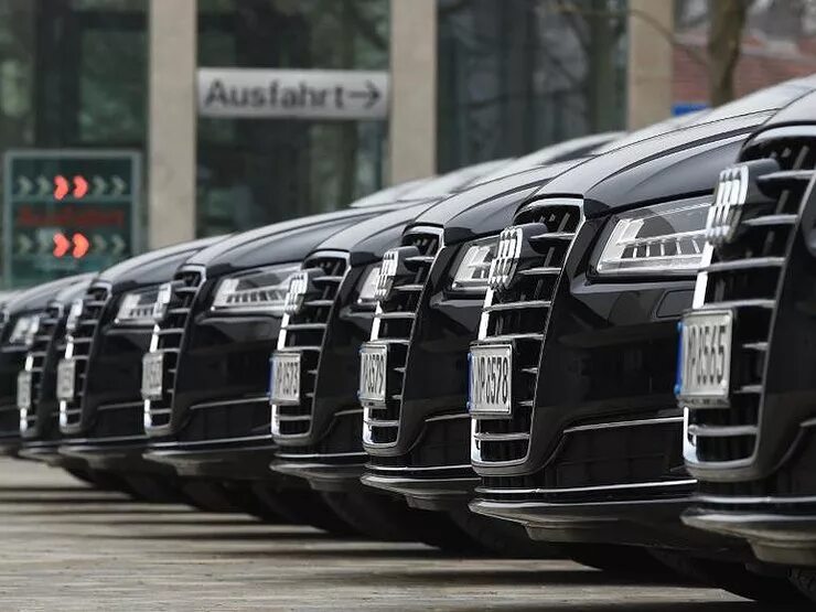 Несколько автомобилей предложение. Skoda octavia 2022. Несколько автомобилей. Несколько автомобилей предложение. Bmw модельный ряд.