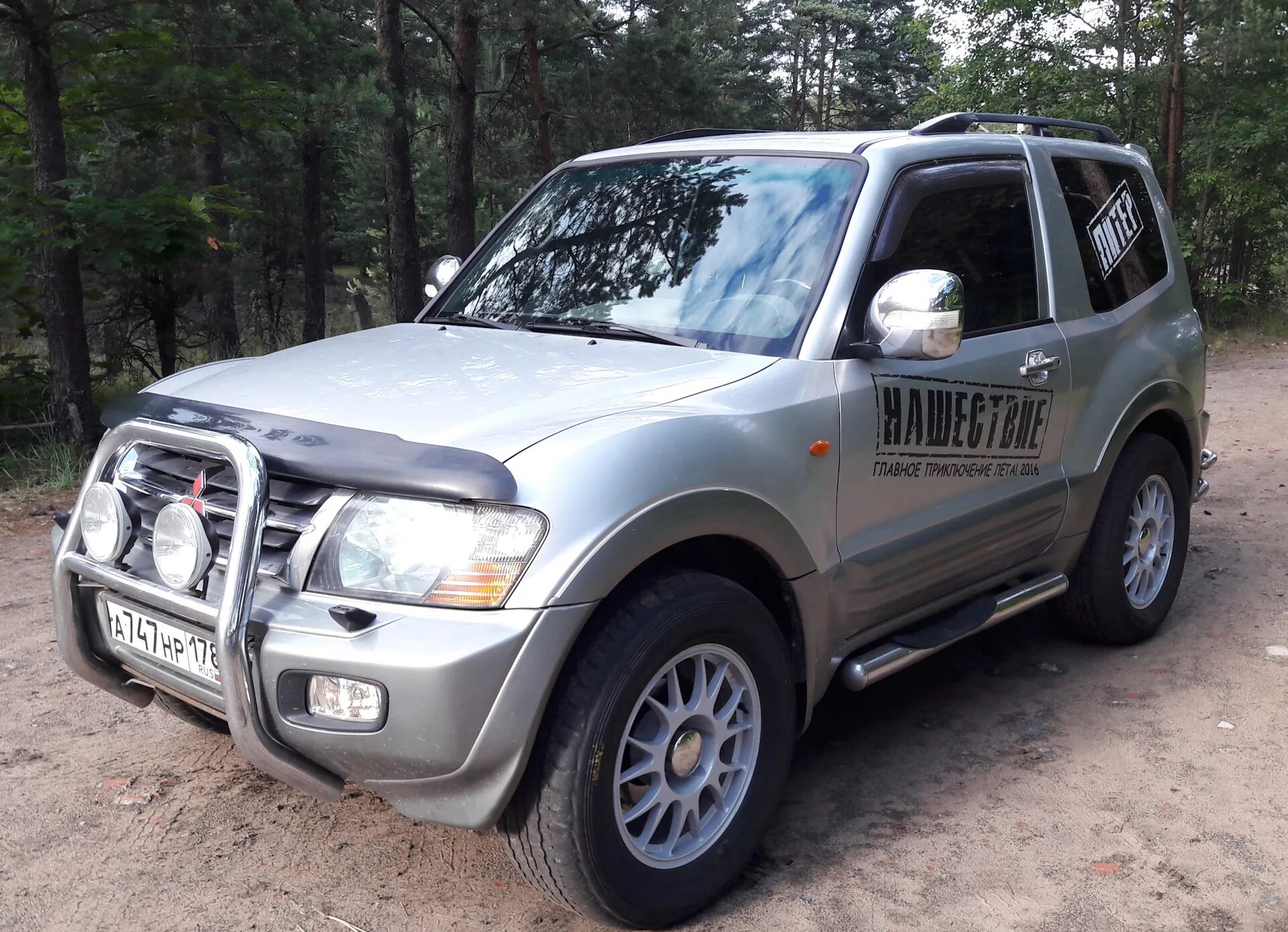 Мицубиси 2002г. Mitsubishi Pajero III 2002. Mitsubishi Pajero 2002. Митсубиси Паджеро 2002г. Mitsubishi Pajero 2002 год.