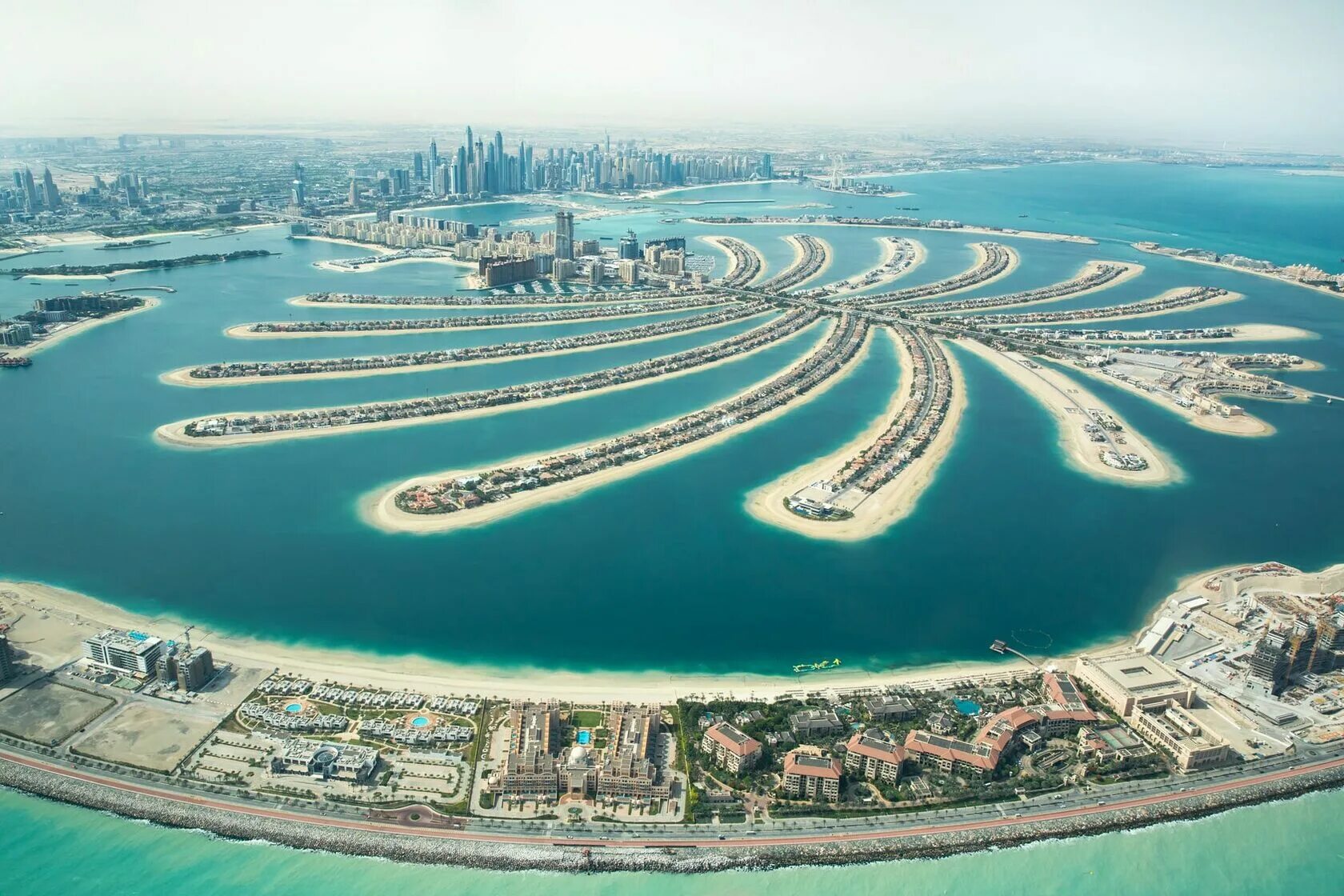 Пальма джумейра объединенные арабские эмираты фото. Дубай остров Пальма Джумейра. Дубай искусственный остров Пальма Джумейра.