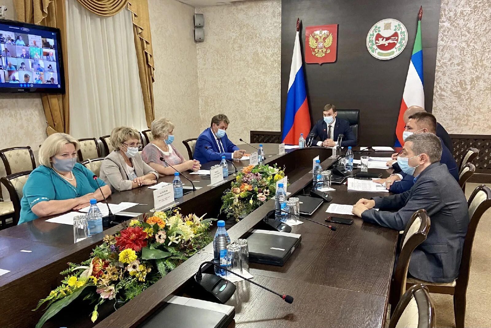 Абакан правительство рх. Правительство рх заседание. Россети сибирь в хакасии. Правительство республик хакасия сотрудники. Номера правительства хакасии.