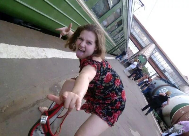 Придурки бабы. Девушки фрики из социальных сетей. Придурки бабы. Ненормальная женщина. Чудики из социальных сетей.