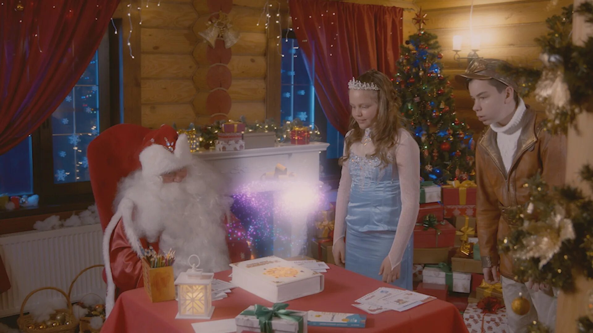 Главный секрет деда мороза. Хроника деда мороза тайна подарков. Дед мороз сваровски 2021. Тайна подарков (2021 постер. Хроники деда мороза.