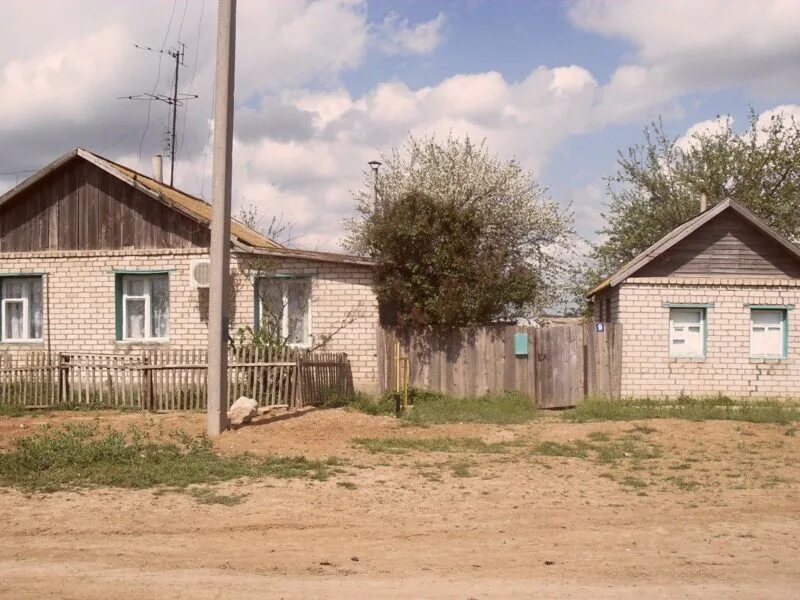 Дома в жирновске волгоградская область. Хутор Степной Волгоградская. Степной Волгоградская область Ленинский район. Поселок Степной Ленинский район. Поселок Степной Городищенский район Волгоградская область.