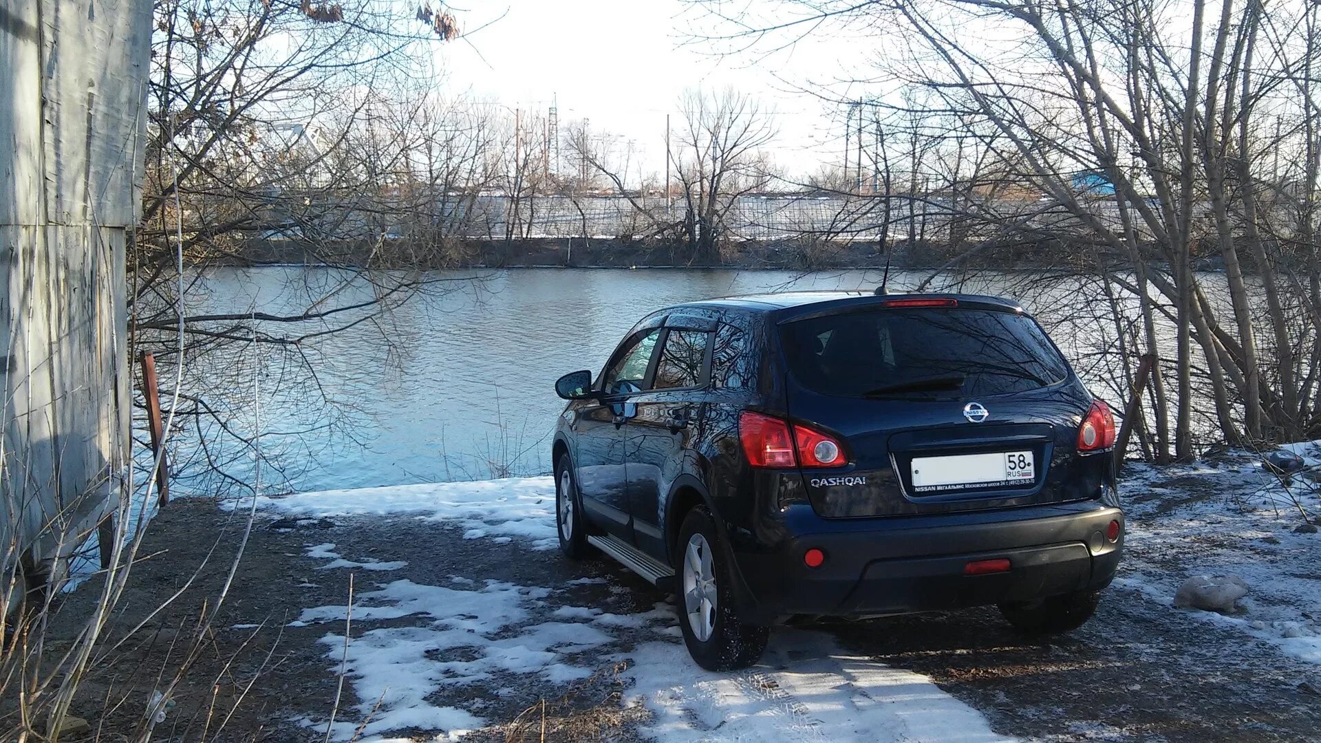 Дром ниссан кашкай хакасия. Ниссан Кашкай 2008 года зимой. Черный Nissan Qashqai зимой. Ниссан Кашкай 2008 года в снегу. Чёрный Ниссан Кашкай 2013 зимой.