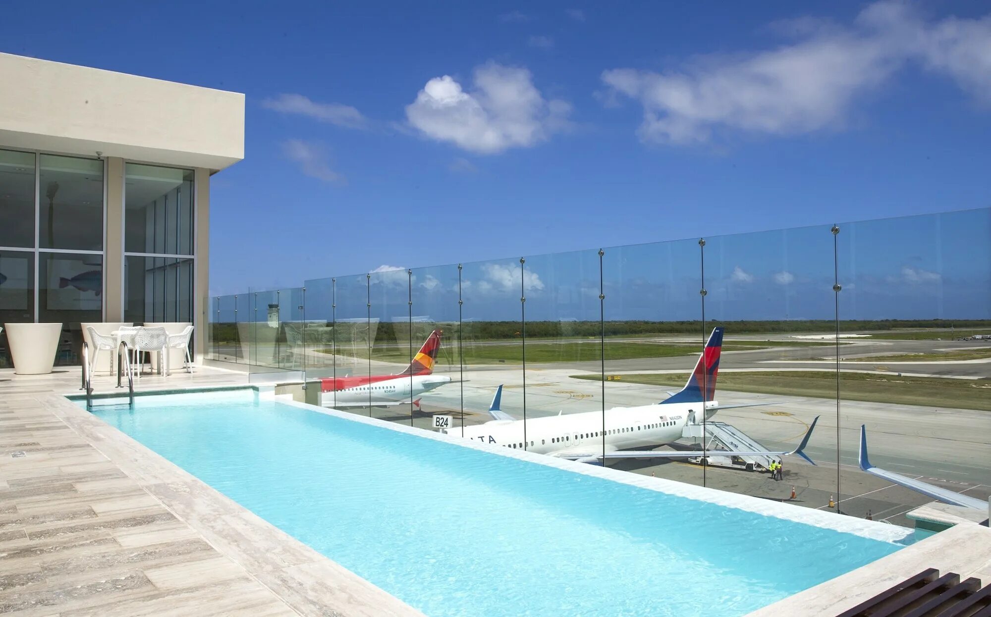 Бассейн аэродром. Аэропорт пунта кана. аэропорт пунта кана доминикана. pool punta cana airport. аэропорт с бассейном.