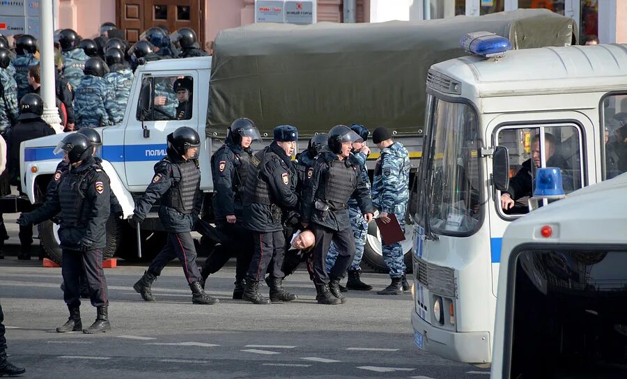 ОМОН автозак. Автозак МВД. Автозаки на митинге. Митинг посадили