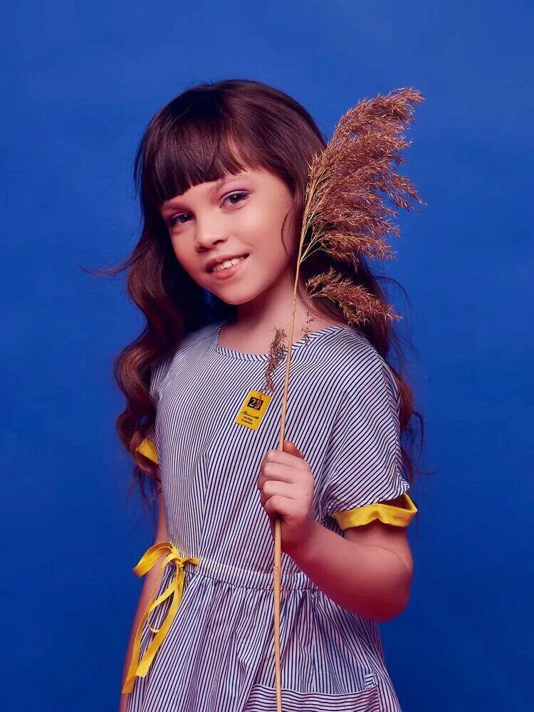 Кристина пименова 2021. Детский показ мод 2018. Обложка журнала вог. Вог раша обложка. 2018.