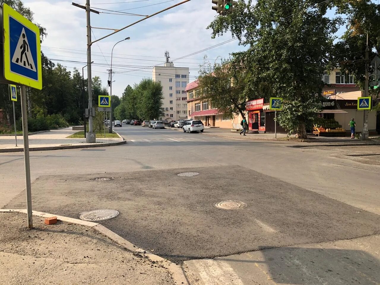 На пересечении улиц. Улица Усова Томск. Благоустройство улицы Усова в Томске. Усова Белинского Томск. Сквер Усова Белинского Томск.