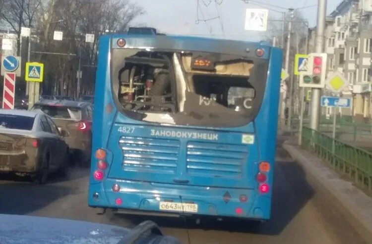 Почему убирают автобусы. Автобусный парк новокузнецк. автобусы питеравто в новокузнецке. новокузнецкий автобус гармошка. питерские автобусы в новокузнецке.