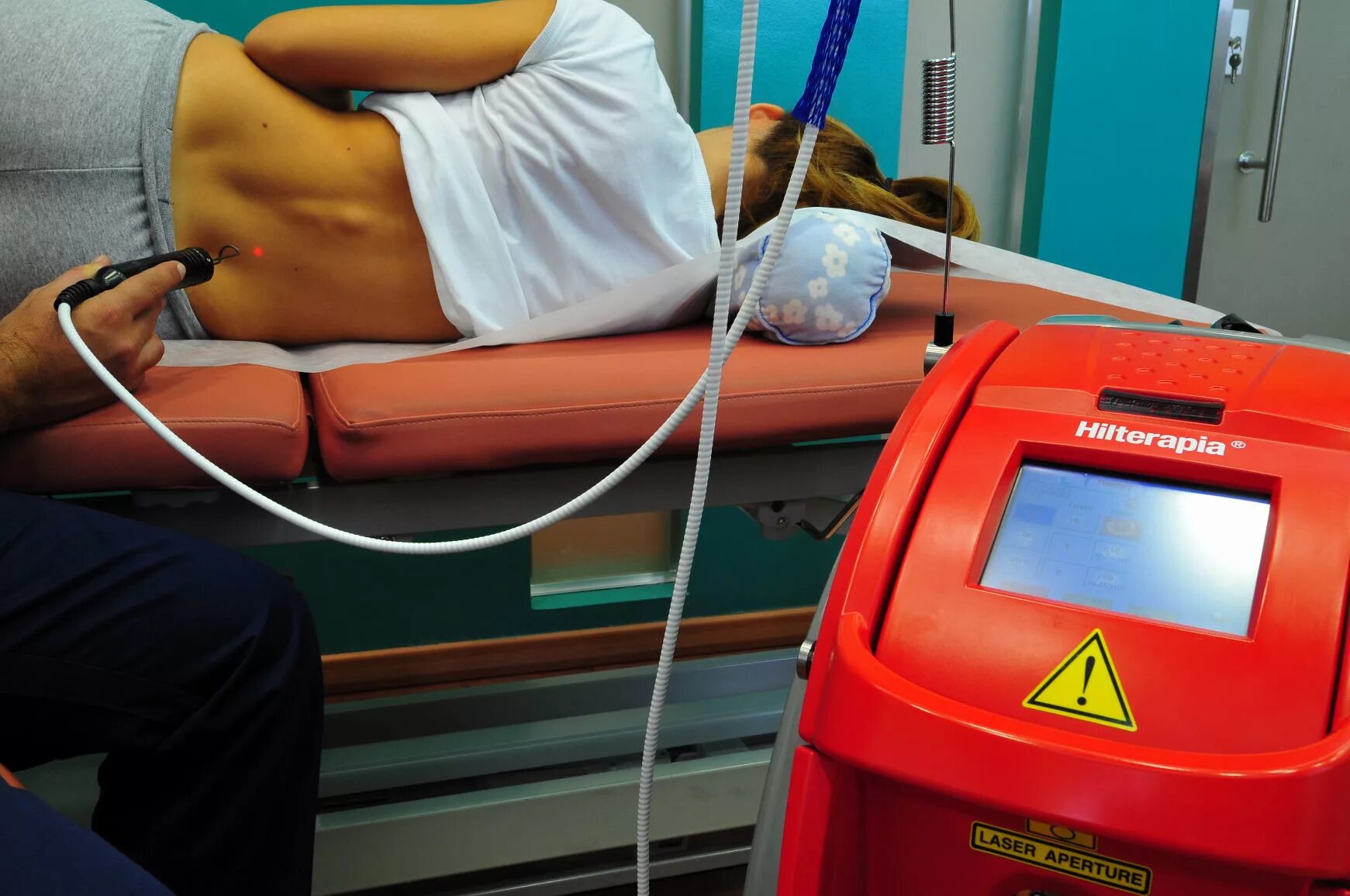 высокоинтенсивная лазеротерапия hilt. аппарат лазерный терапевтический hilterapia. аппарат лазерный терапевтический hilterapia. лазер бтл 6000. лазер высокой интенсивности btl-6000.
