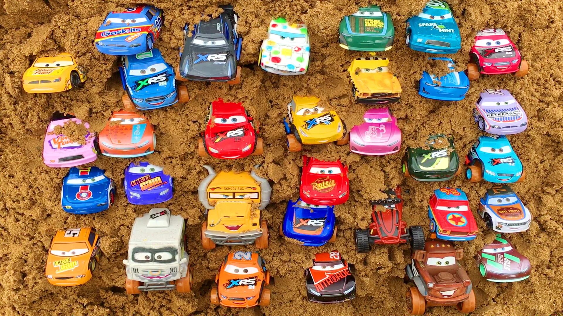 Тачки 3 игрушки 300 машинок. Мульти игрульти. Мульти игрульти тачки. Тачки маквин игрушки. Игрушки из мультфильма трактаун.