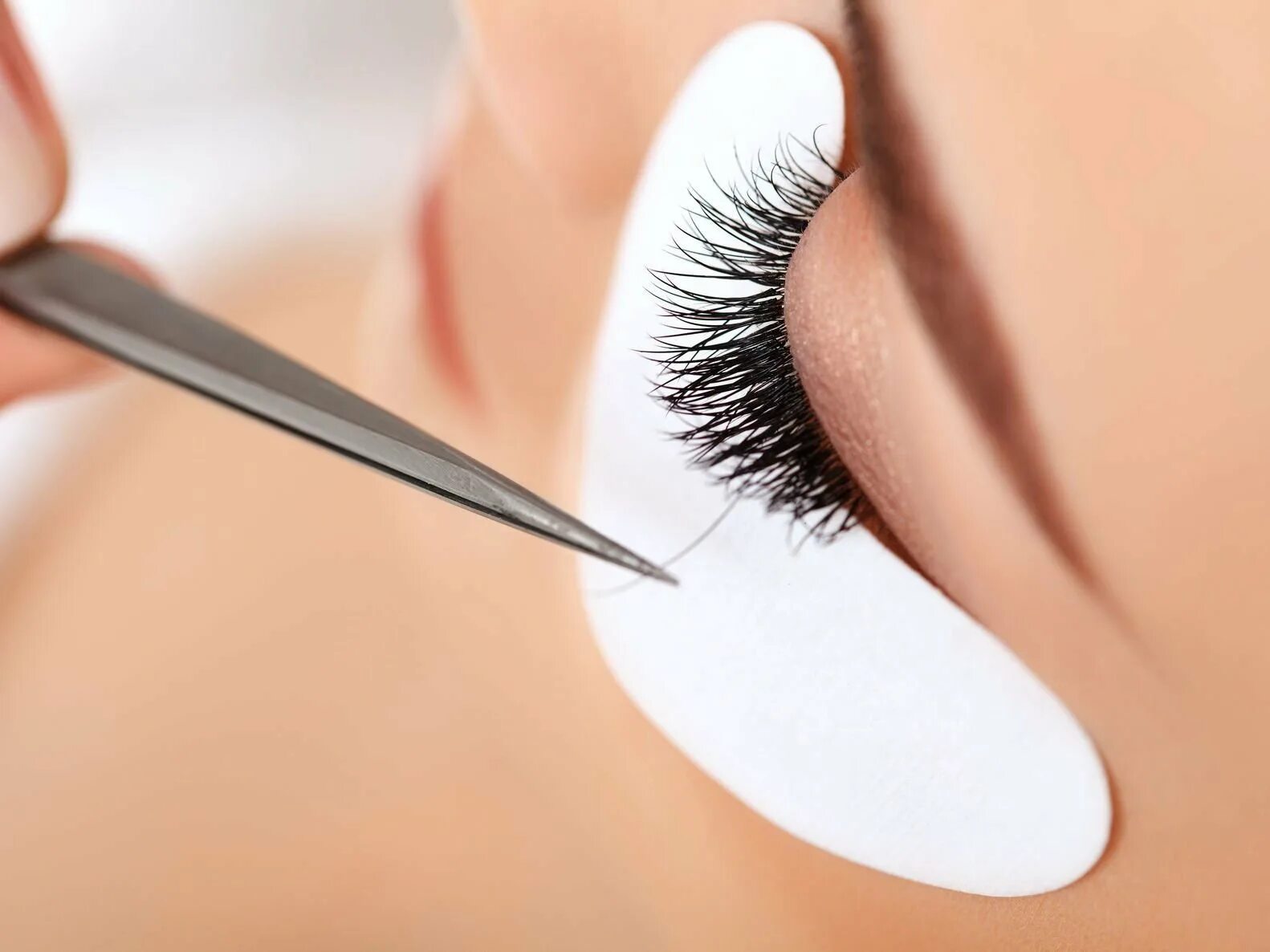 Extend lashes