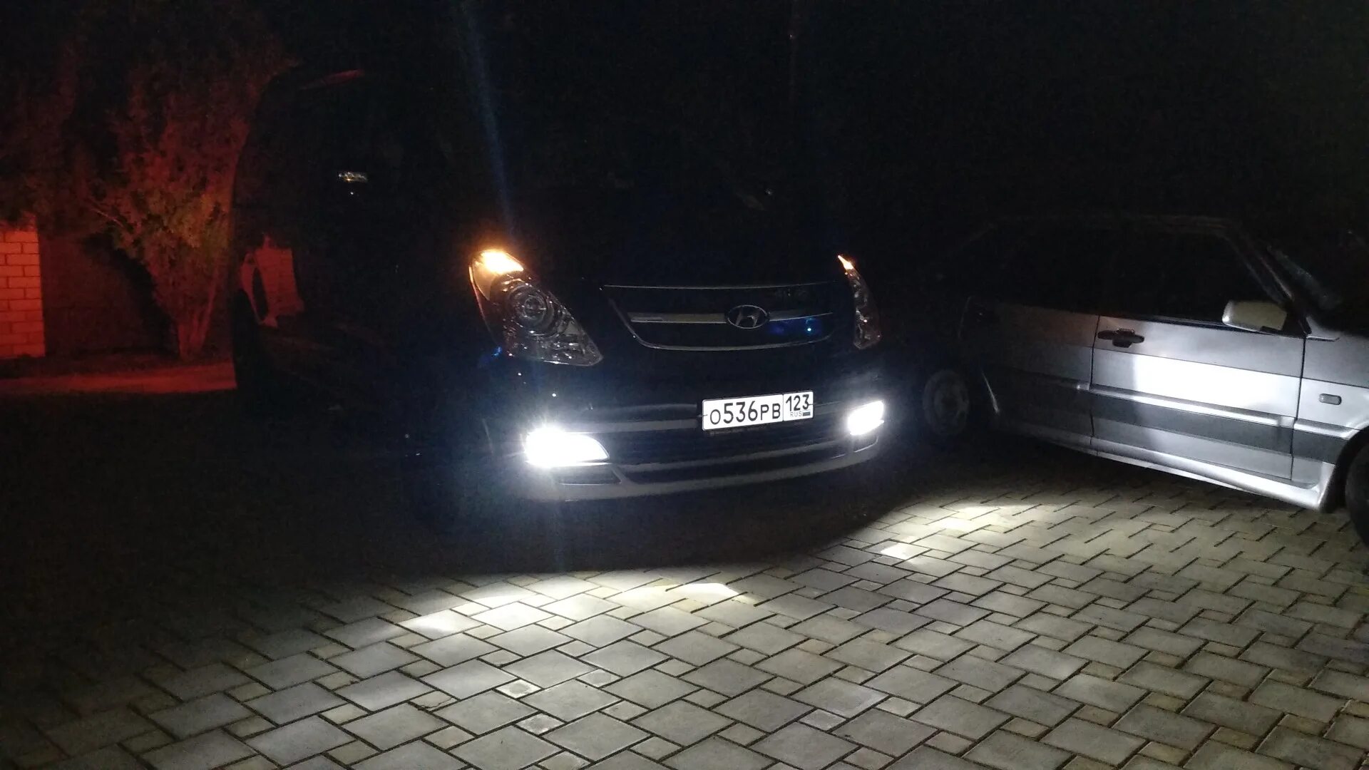 Гранд старекс как лампочка поменять А линзы я ставил так. Hyundai Grand Starex, 9,9 л, 2012 года тюнинг DRIVE2
