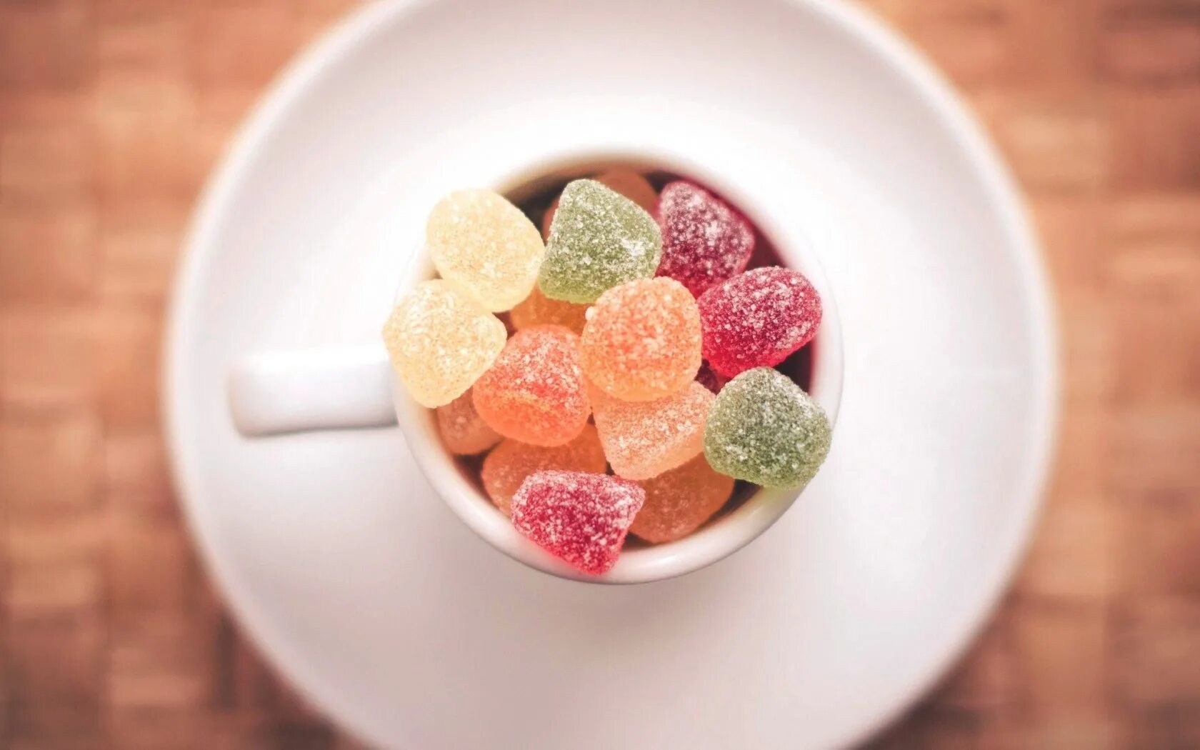 Вкусняшки на тарелке. Мармелад абстракция. Фруктово ягодные изделия. Some sweets. There was/were any sweets.