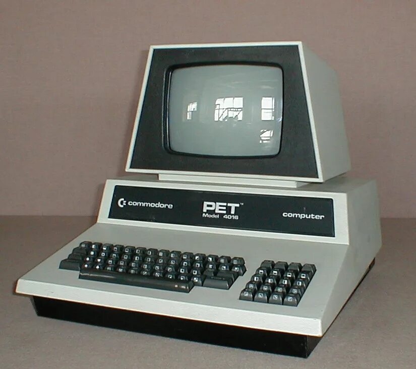 Commodore Pet 600. Компьютер Commodore Pet. Commodore Computers первый ноутбук. Что такое консоль в компьютере.