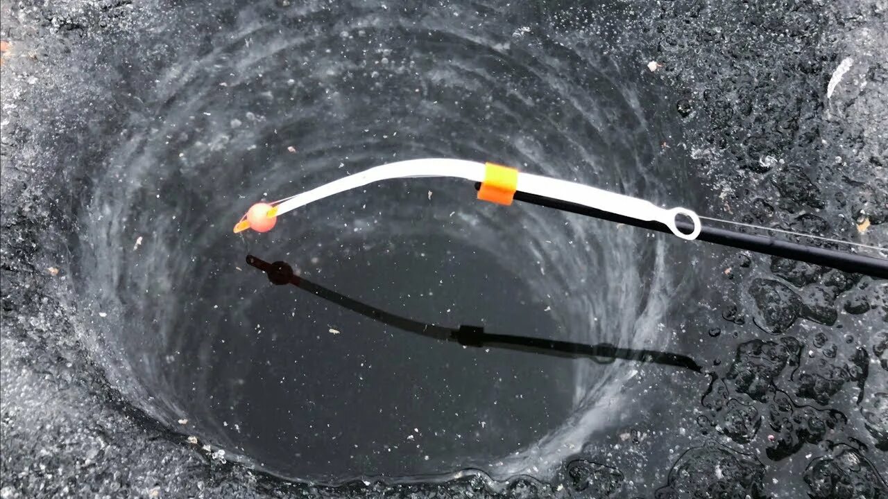 Ловля на тесто зимой. Тесто для рыбалки на плотву зимой. как насадить сало на мормышку.