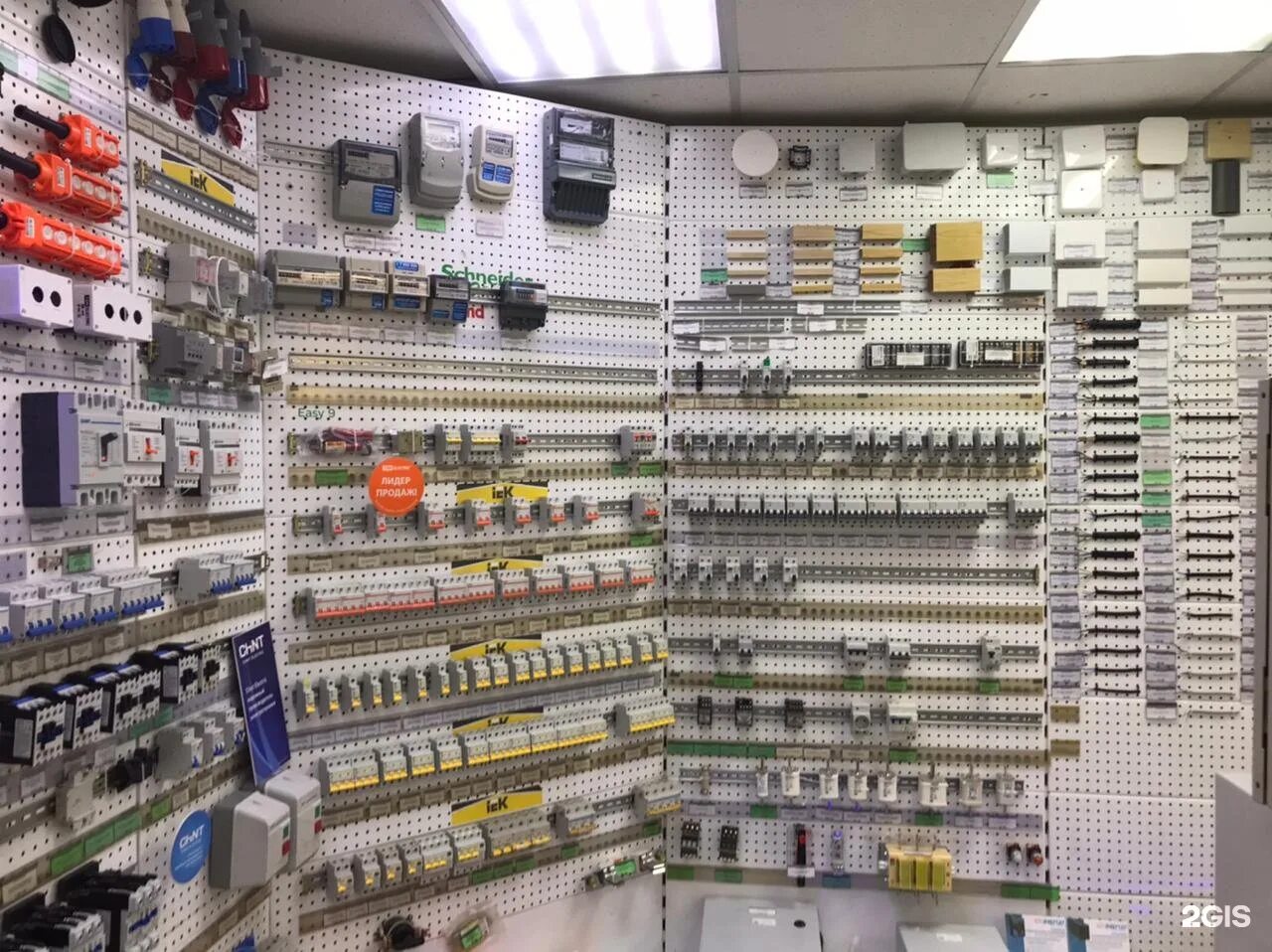 Электротовары. Электромонтаж инфографика. Электромонтаж наклейки. Электромонтаж каталог. Материалы для электромонтажа.