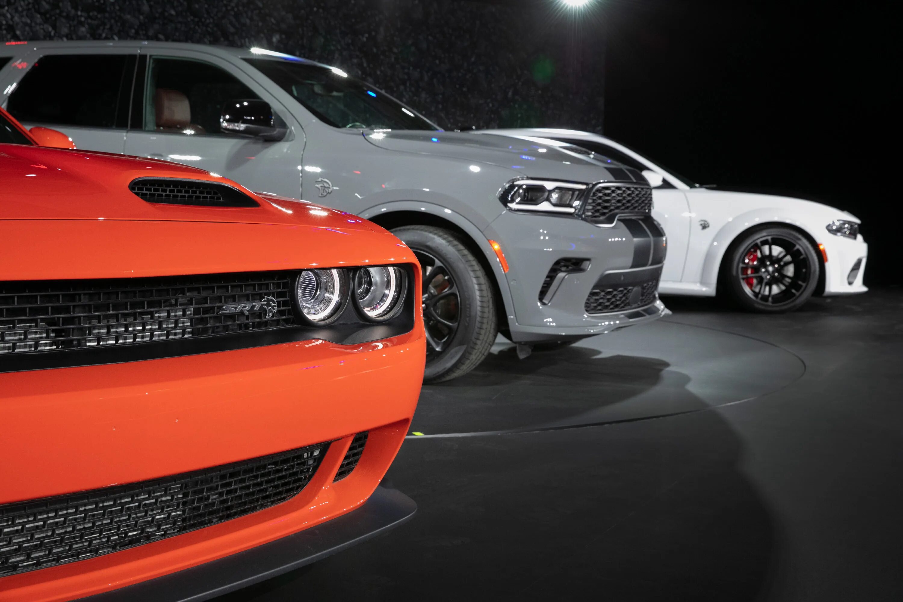 Додж 2025. Dodge srt hellcat 2025. додж срт 2025. dodge charger hellcat 2025. додж чарджер 2025 hellcat.