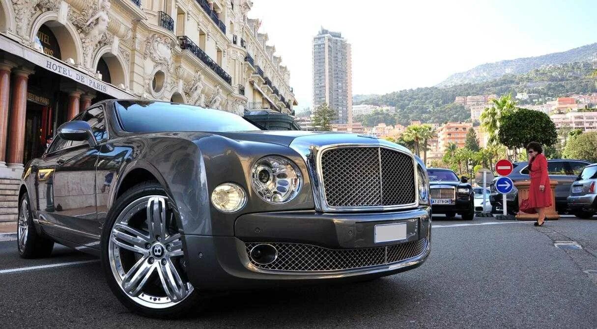 Дорогие автомобили 3. Бентли и Роллс Ройс. Bentley Mulsanne Monaco. Bentley Mulsanne лимузин. Бентли Кадиллак.