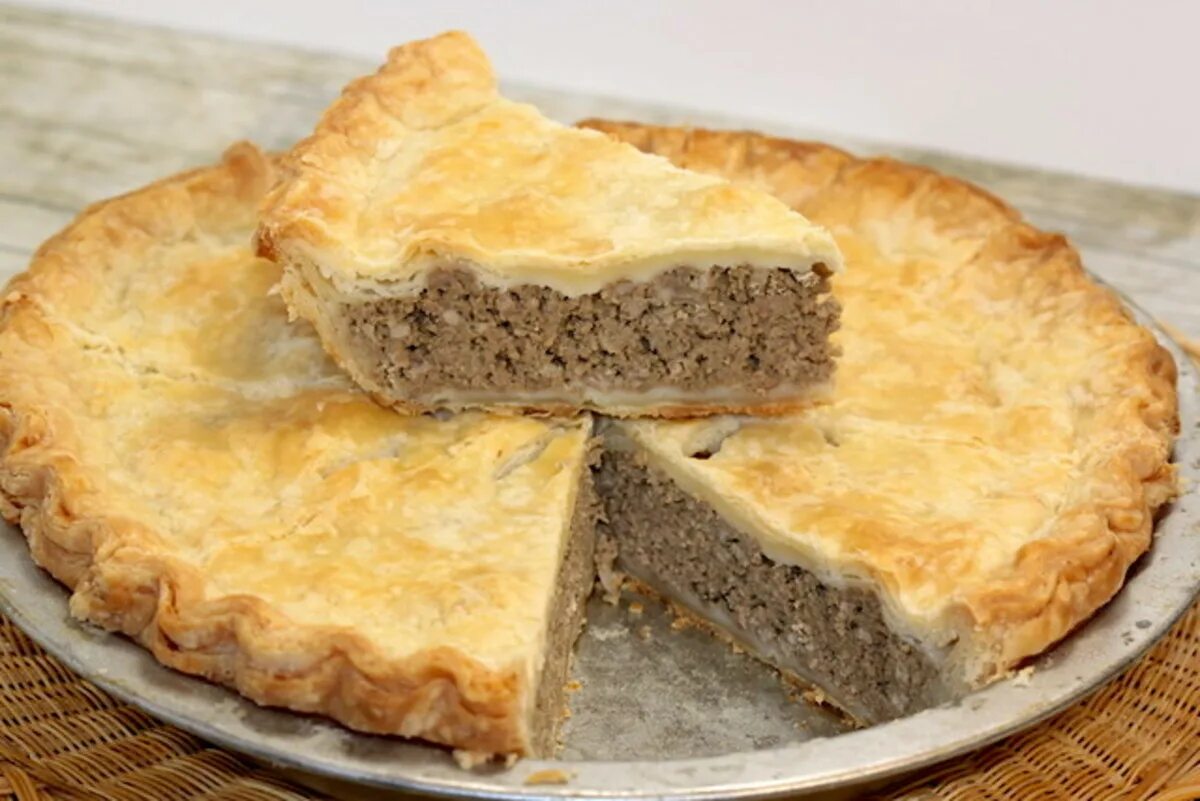 Tourtiere канада. Туртьер по канадски. Туртьер канадское блюдо. Туртьер по канадски. Туртьер канада.