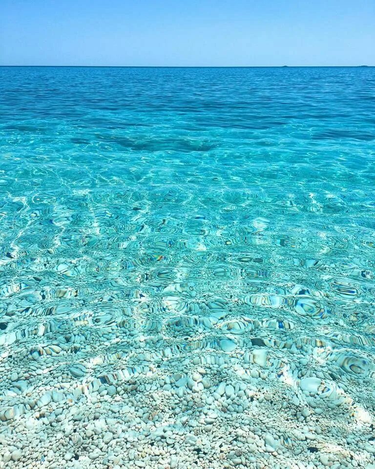 Голубое море. Прозрачное море. Голубое прозрачное море. Чистое море.