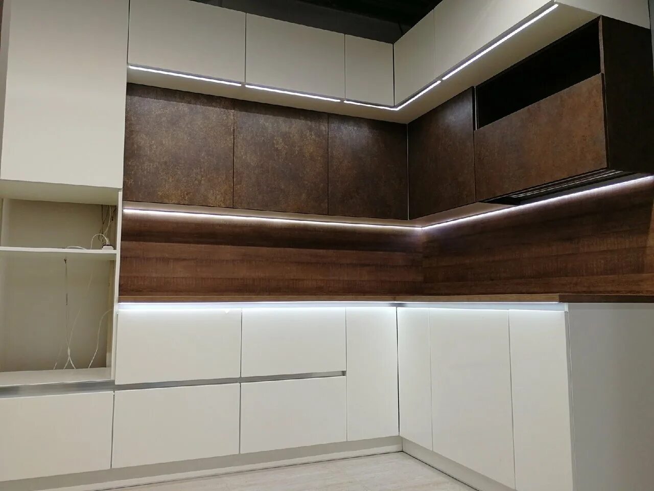 Антресоль на шкафы на кухню