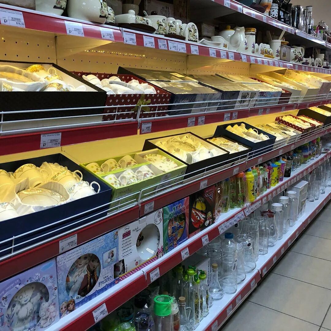 Японский магазин краснодар. Японские магазины в японии. Японские товары для дома. Японский магазин. Япония магазин животных.