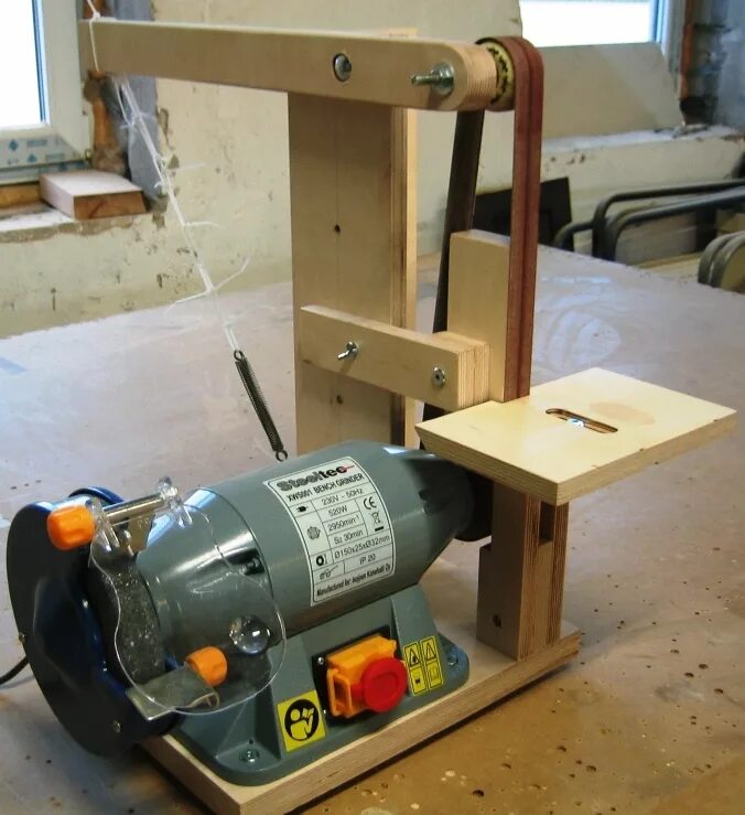 Тарельчатый шлифовальный станок из дрели. Заточной станок для токарных резцов по дереву. Приспособление для заточки полукруглых стамесок elmos e60218. Зажим для заточки scheppach jig320. Точильный станок schopfer 10 bench grinder.