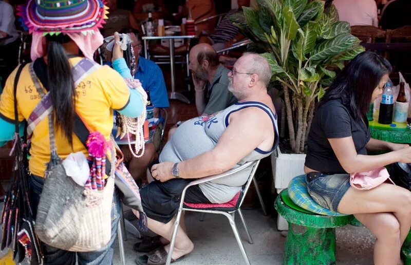 Фаранг. Тайка и фаранг. Тайка и фаранг. Мужик в тайланде. Фаранг.