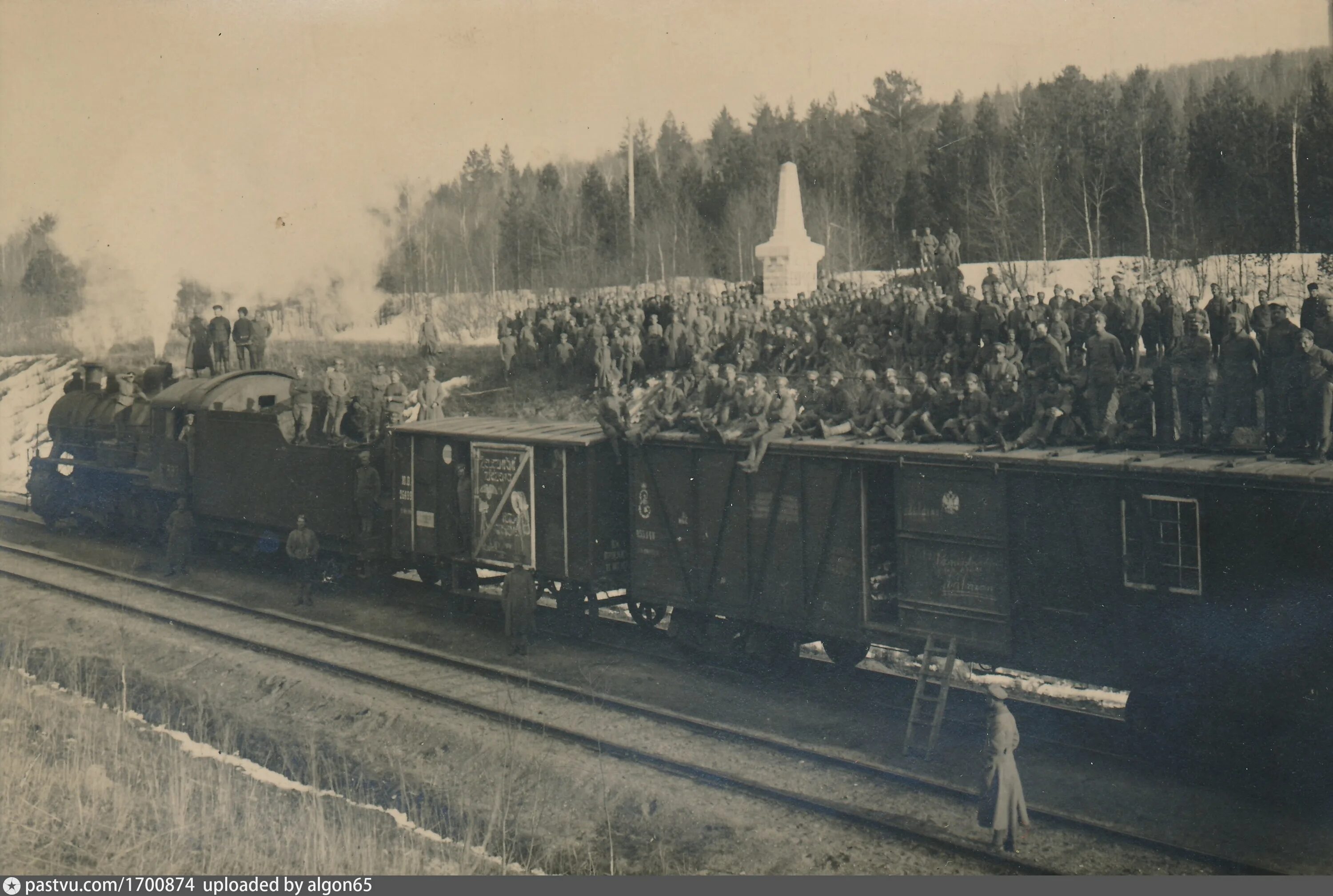 Эшелоны идут на восток. Эвакуация промышленности 1941. Эшелоны идут на восток. Эшелоны идут на восток. Идущий эшелон.