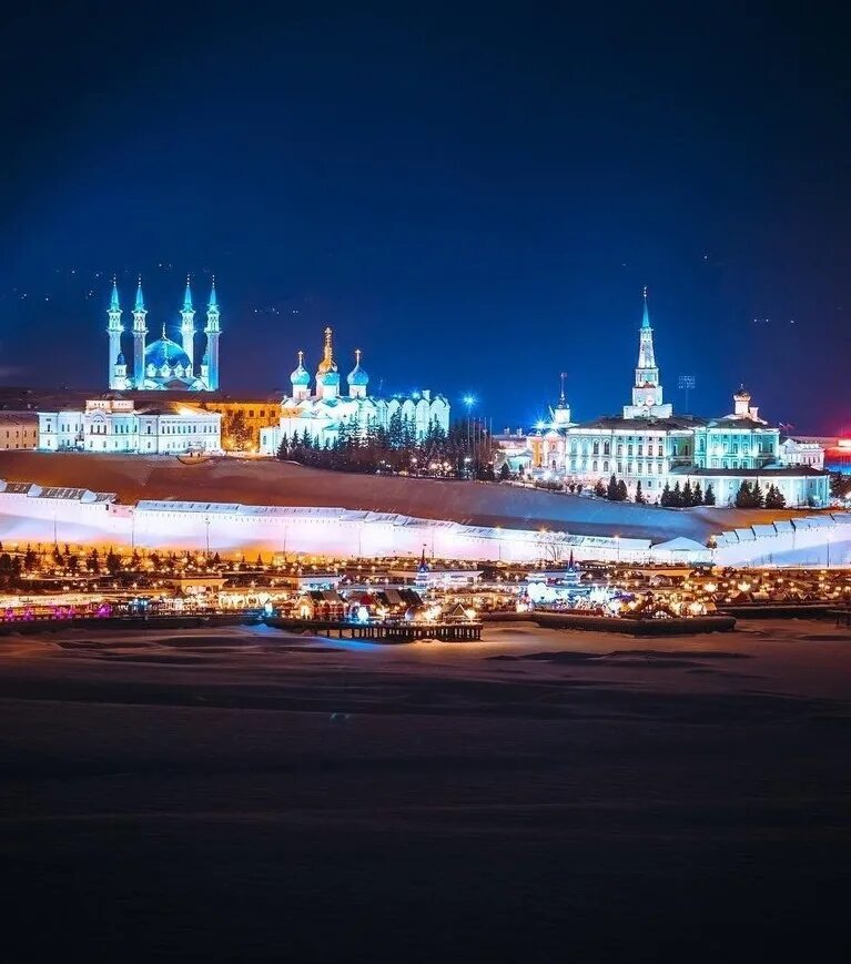 Ночной казанскийкрепель. Дворец земледельцев казань вечером. Казань ночью. Казань ночью. Казань ночью.