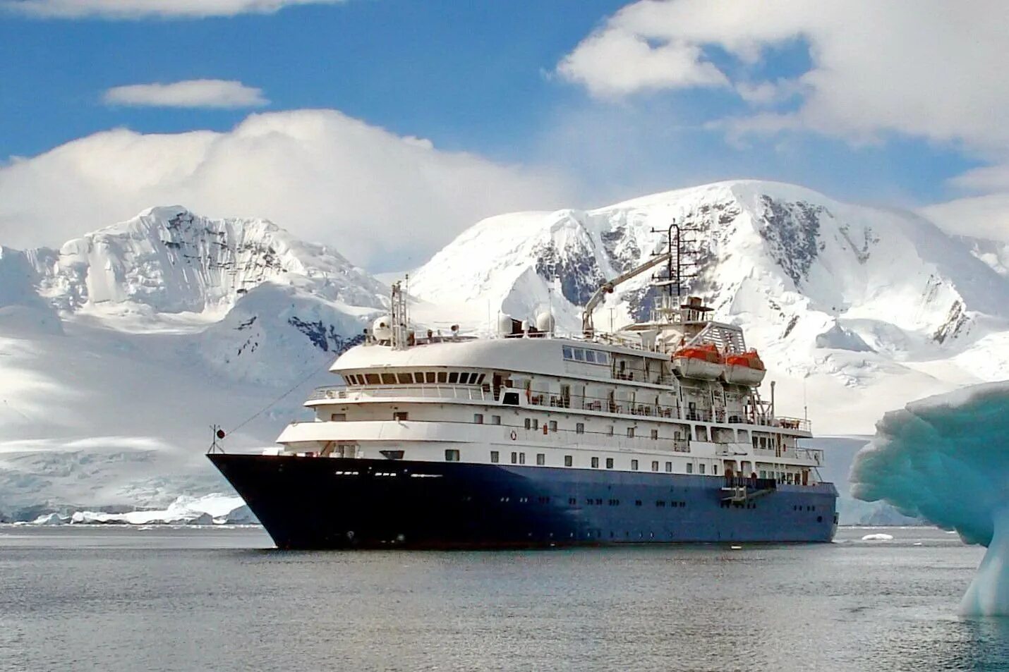 Круиз по панамскому каналу. Карибские острова лайнер. Аляска круизный туризм. Отель sun cruise resort в южной корее. Круиз по южной америке.