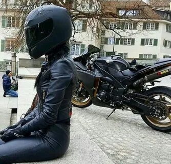 Женщина мотоциклист