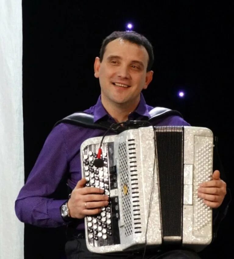 Владимир бутусов гармонист. Владимир бутусов гармонист. Виталий анисимов баянист. Елец баянист сигунов. Раиль арсланов баян.