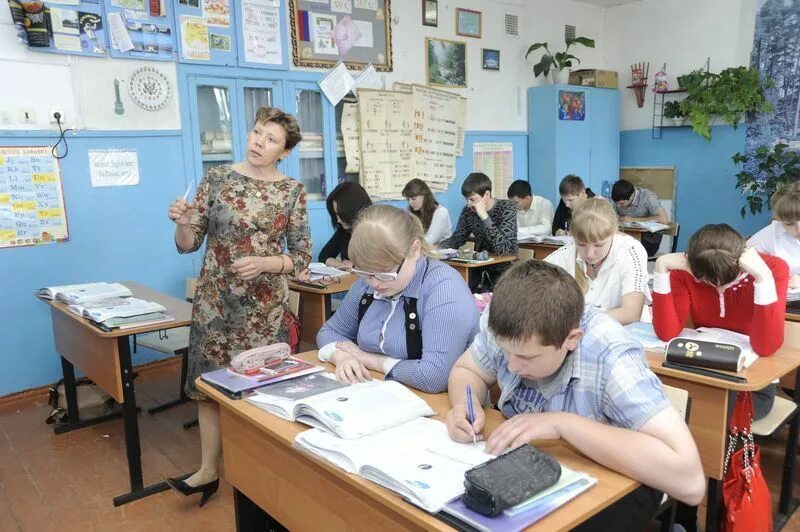 Центр другая школа. Бетлицкая школа. школа бетлица калужская область. средняя школа бетлица в куйбышевском районе калужской области. учителя бетлицкой школы.