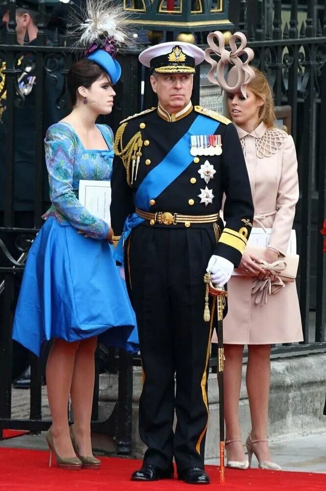 Новости бкс великобритании кейт. Принц Эндрю и Беатрис. Эндрю Королевская семья. Принц Эндрю свадьба.