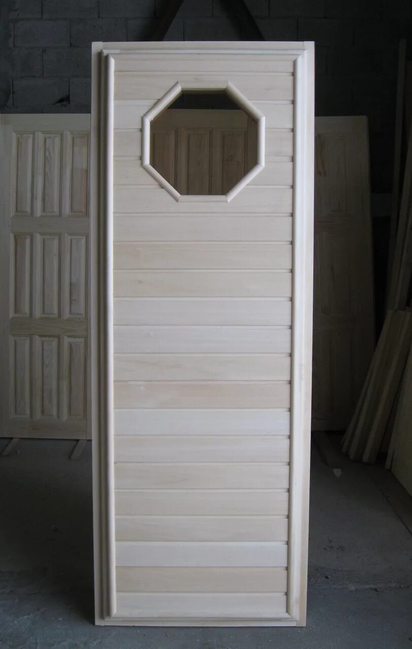 Банные двери. Банная двкрьс коробкой. Банные двери деревянные. Двери в баню деревянные. Размер банной двери