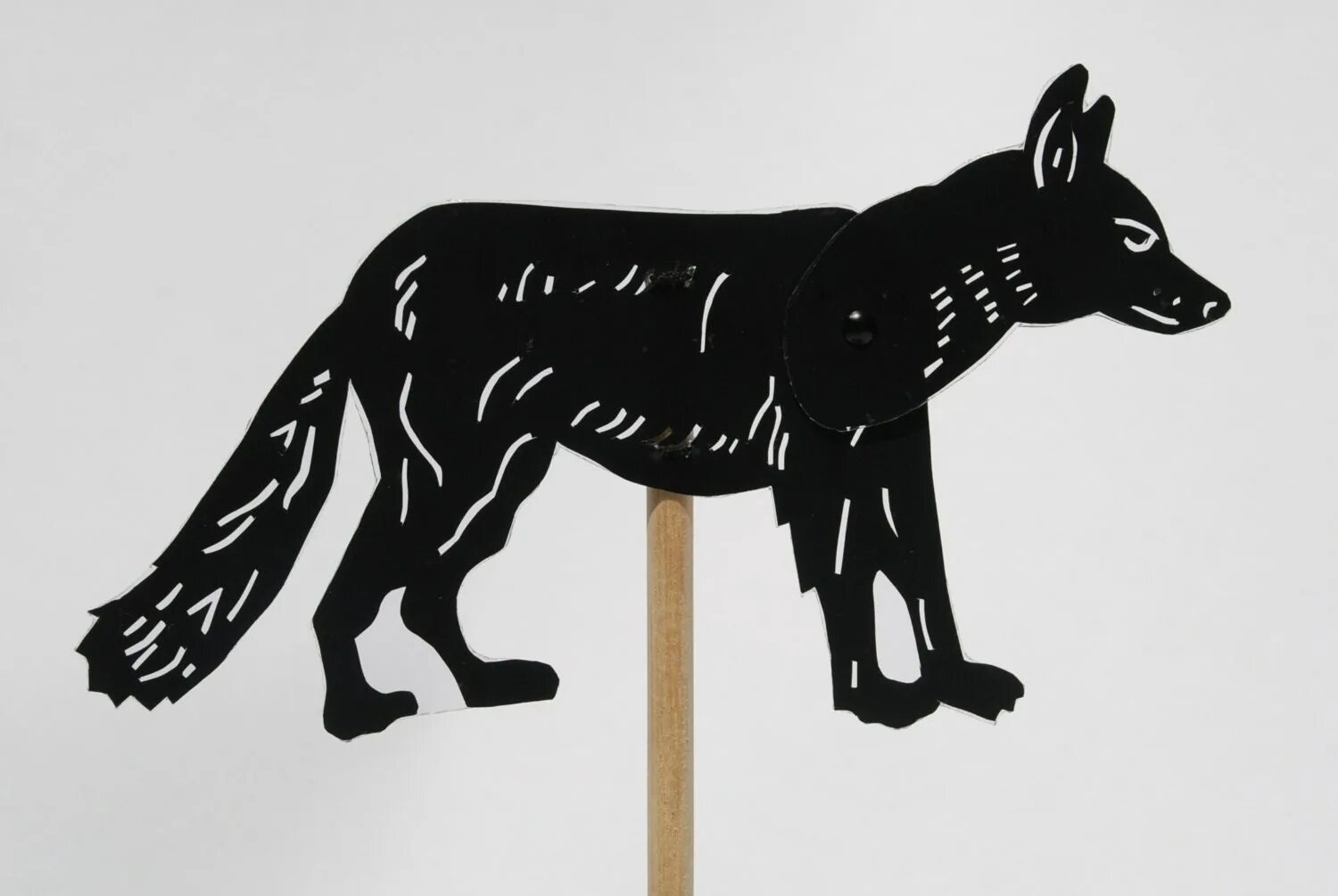 вытынанка волк. вытынанка волк. трафарет волка для рисования. силуэт волка. вырезания из бумаги волк.