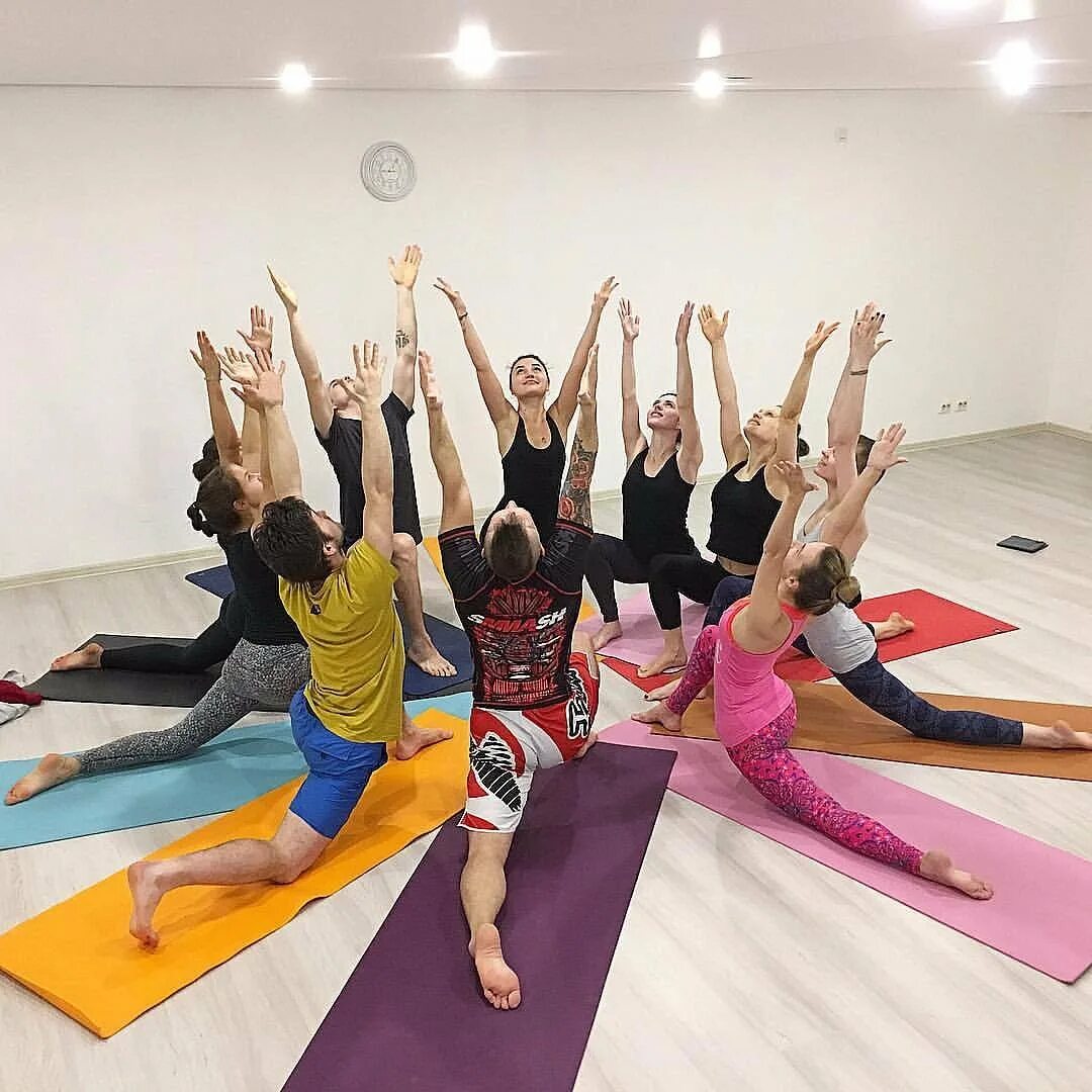 Аштанга йога центр Санкт-Петербург. Йога фото в Санкт-Петербурге. Yoga Life Center. Спортивный клуб Зодиак йога фото зала в городе Санкт-Петербург. Йога питер