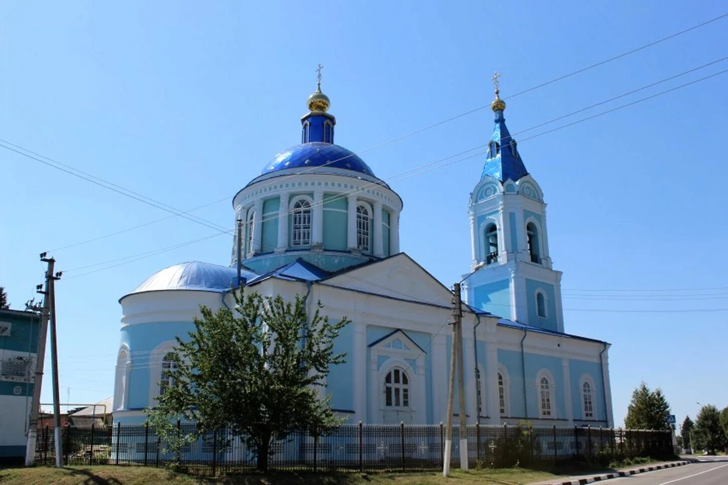 Борисовский сайт белгородская. Борисовка храм Архангела Михаила. Храм Архангела Михаила в Борисовке Белгородской области. Храм Архистратига Михаила Борисовка Белгородская область. Поселок Борисовка храм Архистратига Михаила.