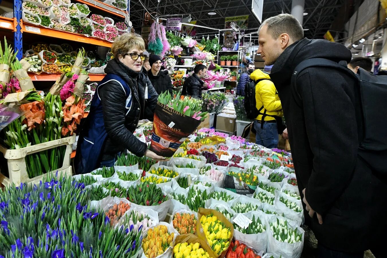Рижский рынок. Рижский вокзал цветочный рынок. Рижский рынок Нобилис. Рижский вокзал Цветочная база. Цветы на Рижском рынке.