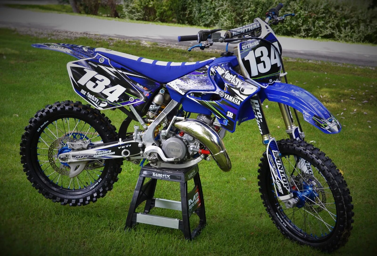 Аренда кроссовых мотоциклов. Yamaha YZ 125. Yamaha YZ 125 2022. Мотоцикл Yamaha YZ 125. Питбайк Yamaha yz125.