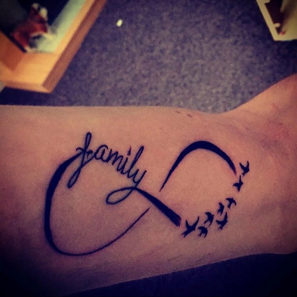 тату семья. красивые тату семейные. тату символизирующие семью. тату со знаком бесконечности. татуировки бесконечность с надписью.