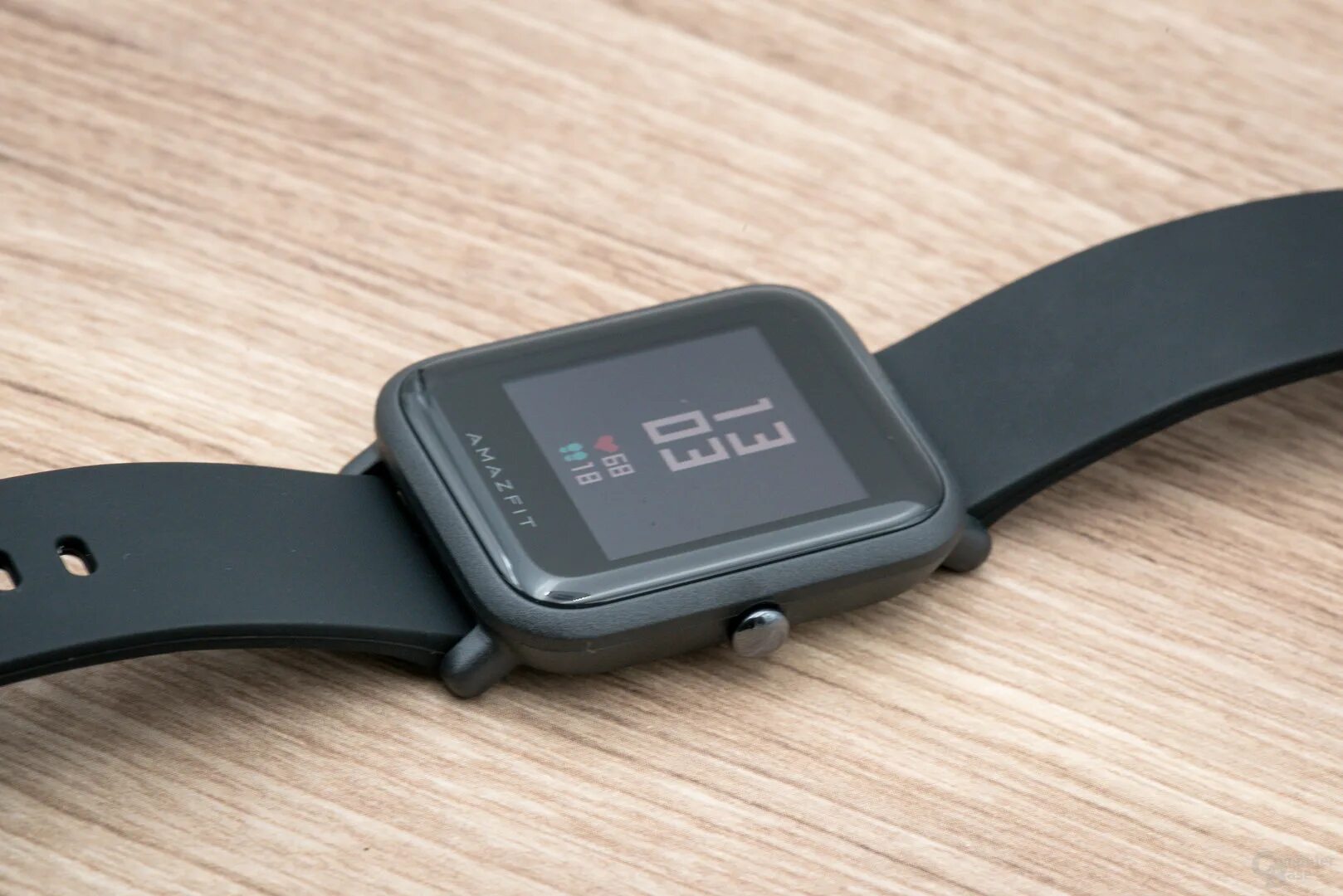 Часы ксяоми 7. Xiaomi Amazfit Bip. Xiaomi Amazfit Bip: 70-Euro-\. Смарт-часы Amazfit Bip 3. Часы амазфит Бип.