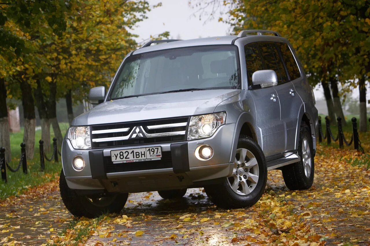 Мицубиси паджеро номер. Mitsubishi Pajero 2007. Mitsubishi Pajero 4. Мицубиси Паджеро 3. Mitsubishi Pajero драйв2.