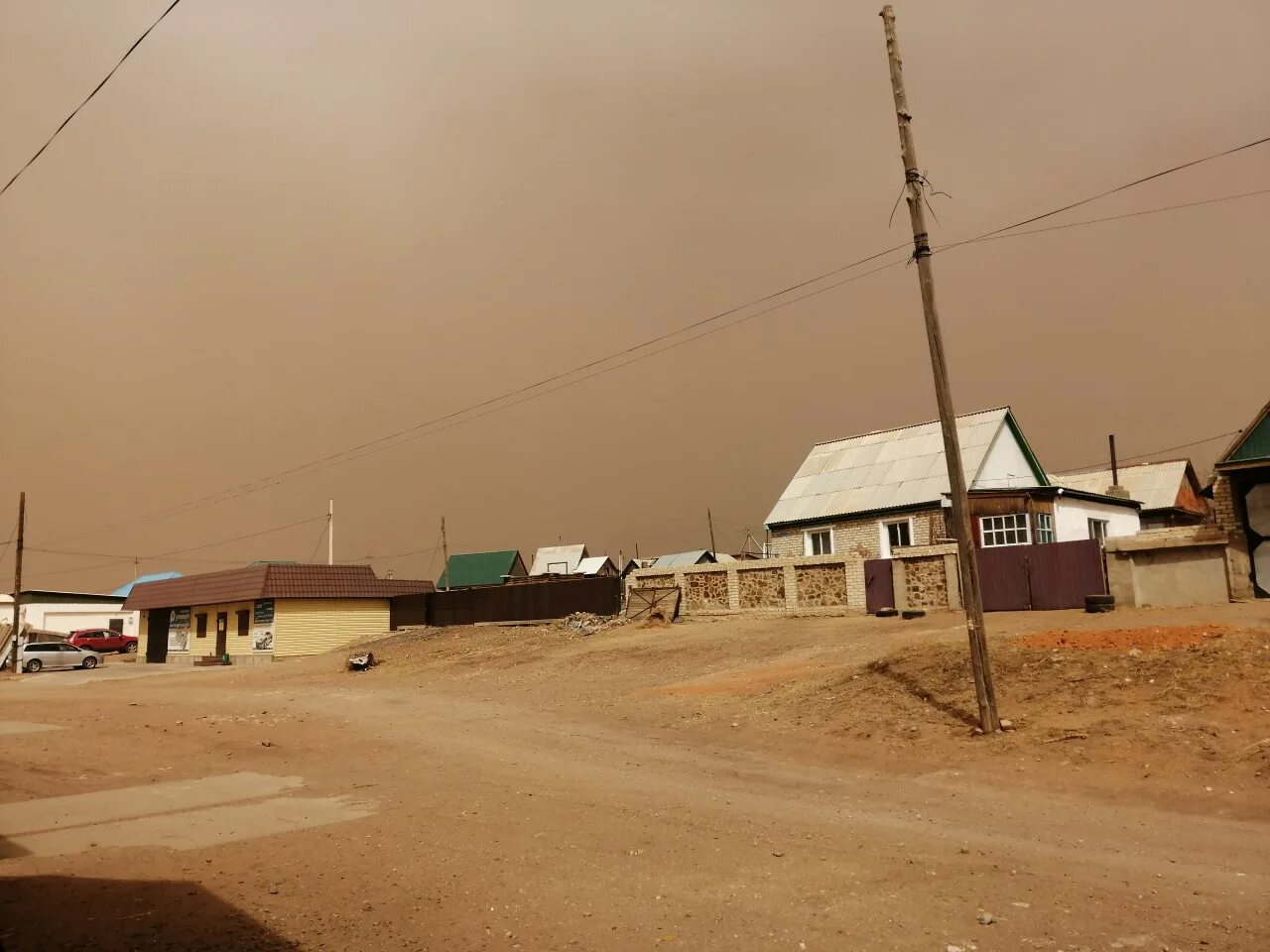Погода в забайкальском районе на сегодня. Забайкальский край пыльная буря. Даурия Песчаная буря. Поселок Забайкальск. Пыльные бури в Забайкалье.