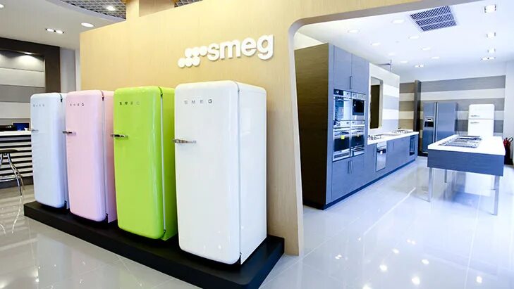 Итальянская техника smeg. Smeg офис. Смег в киргу. Магазин встраиваемой кухонной техники. Крупная бытовая техника smeg.